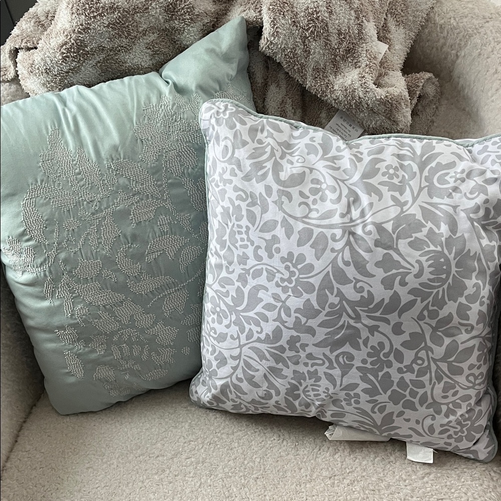 NEW Floral Decorative Throw Pillows